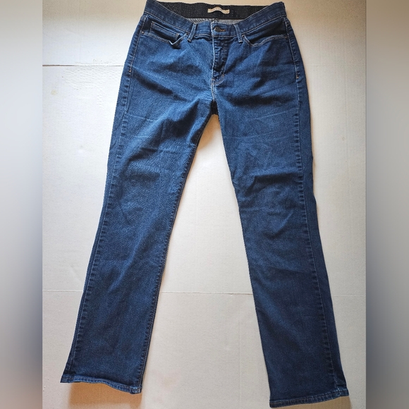 Levi's 525 Perfect Waist Straight Women's Jeans in Dark Blue - Picture 4 of 13